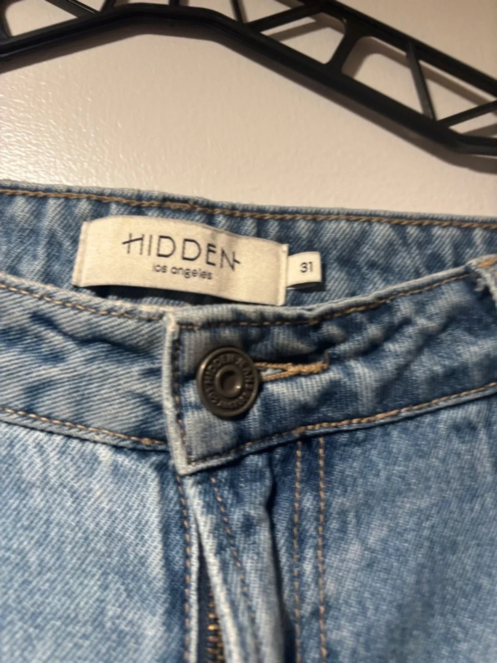 EUC Hidden straight leg Jeans with a slit at the hem size 31